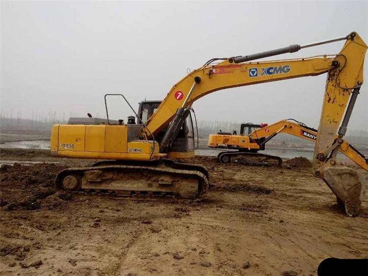 XCMG Official 21 Ton Cheap Used Excavators XE215CA China Used Excavator for Sale